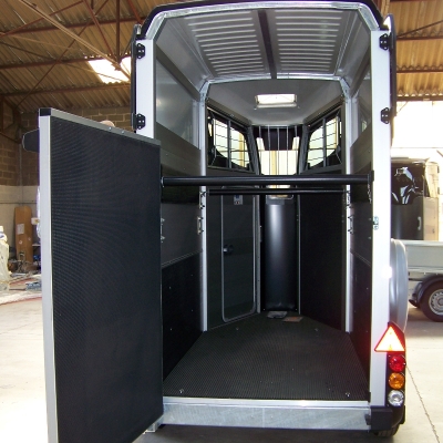 Van 1 place 1/2 Ifor Williams HBX403 Confort - Noir HBX403 NOIR