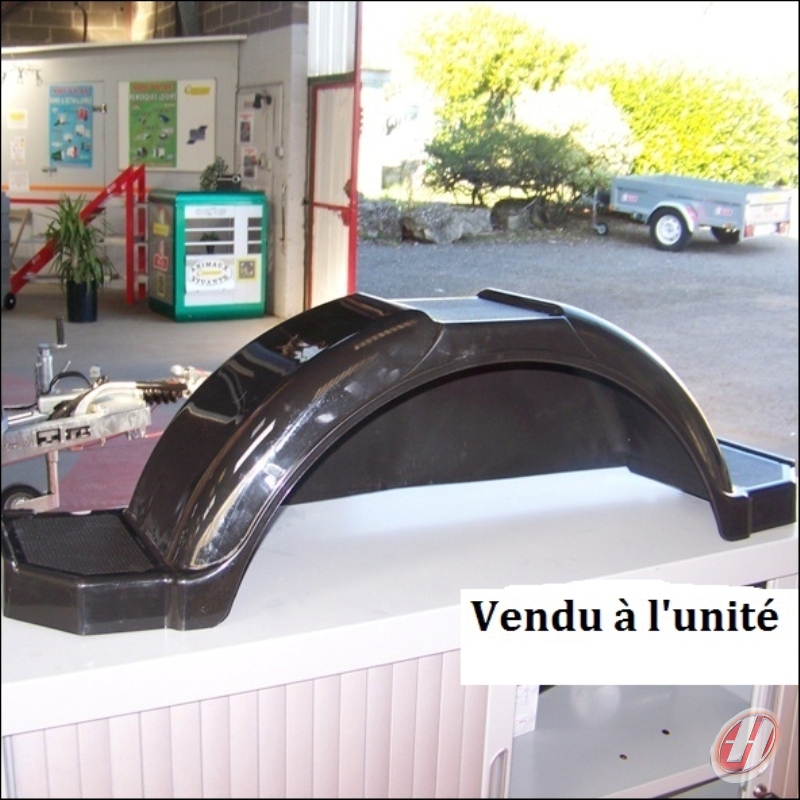 Garde-boue renforcé avec marchepied, vendu à l'unité 684849-1 Garde-boue renforcé avec marchepied, vendu à l'unité 684849-1